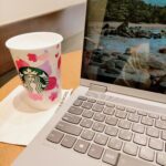 たまには気分を変えて、カフェで仕事することも。